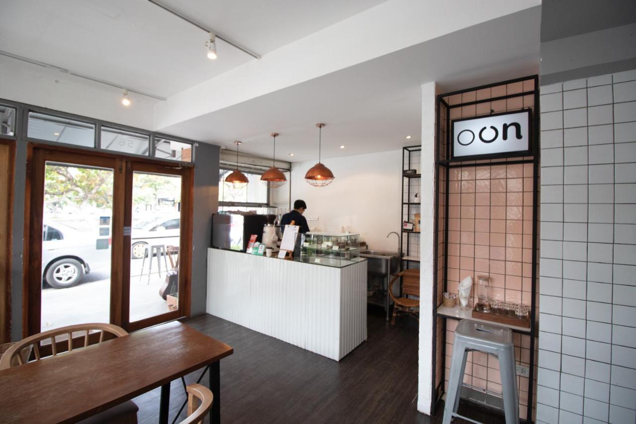 Oon Poshtel X Cafe Vandrerhjem Chiang Mai Eksteriør bilde